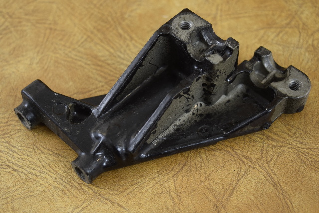Johnson Evinrude Trunnion Bracket 340132 1994-1998 120 125 140 185 200 225 HP