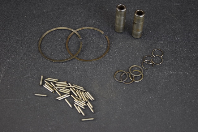 Johnson Evinrude Rings Wrist Pin Retaining Rings 435218 325296 1993-07 9.9 15 HP