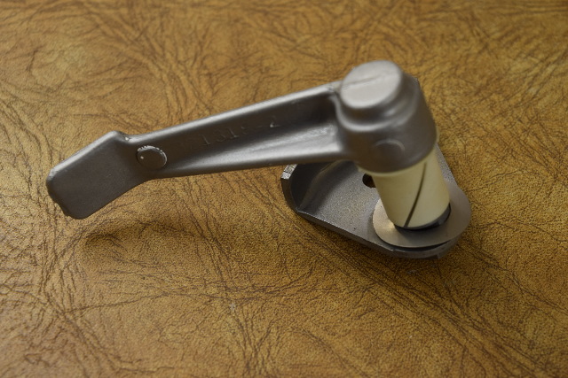 Johnson Evinrude Latch Handle 321318 1976-1985 20 25 30 35 HP