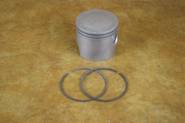 436860 435029 Johnson Evinrude 1993-2001 Piston Port 185 200 225 250 HP CLEAN