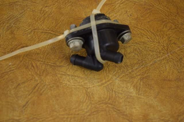 Johnson Evinrude Blowoff Valve and Cover 337249 1993-2001 185 200 225 250 HP