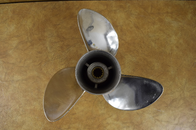 Michigan Wheel Stainless Steel Propeller 11-3/4 x 17 Three Blade 013026