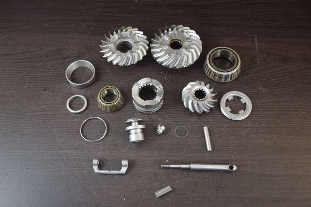 828073 828072 828071 824112 Mercruiser Alpha One Gen 2 II Gear Set LIKE NEW