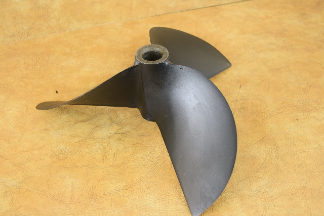Johnson Evinrude Stainless Steel Propeller 386485 13-1/2 x 27 13 Splines