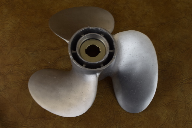 Johnson Evinrude Aluminum Propeller 012045 378039 10 x 12 1960-1968 60-90 HP