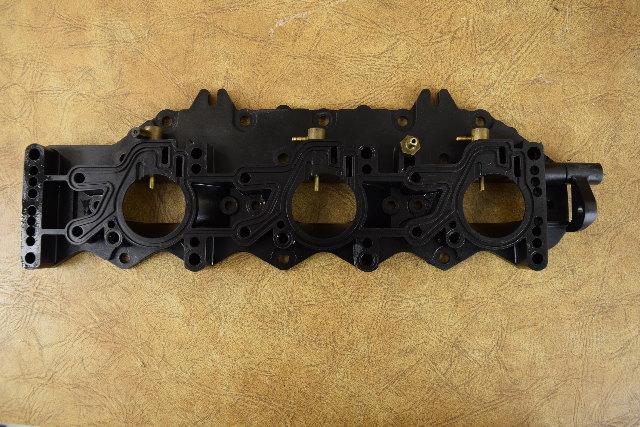 438956 Johnson Evinrude 1997-1998 Intake Manifold PORT Side 150 175 HP