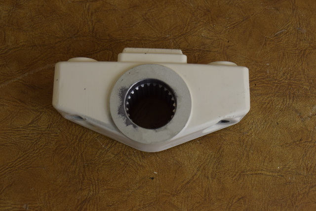 Johnson Evinrude Lower Mounting Bracket 5032928 2002-2003 60 70 HP