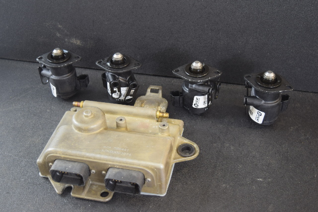 1998-1999 Johnson Evinrude ECU & Fuel Injectors 586443 5000770 115 HP V4