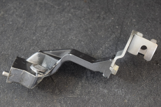 1977-1998 Yamaha Mariner Cable Anchor Bracket 80657M 20 25 28 30 HP 2 Cyl