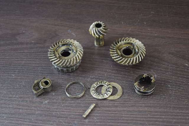 1980-83 Johnson Evinrude Gear Set 389572 389571 324614 624615 326340 4.5 7.5 HP