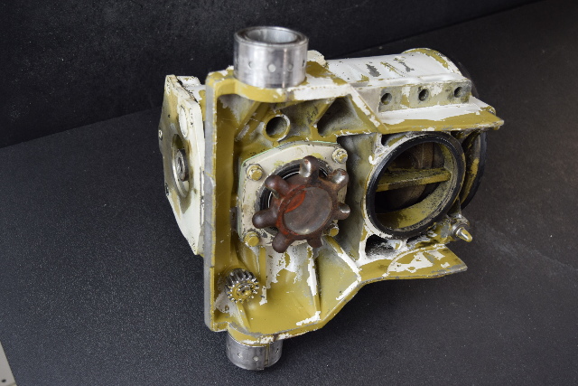 1978-1985 OMC Cobra Sterndrive Upper Gear Housing 982226  240 HP 990251N V8