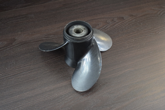 Mercury & Mariner AluminumPropeller 19639A40  10.38 x 12 10 Spl 9.9 15 18 20 25