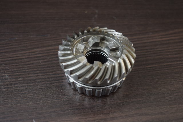 LIKE NEW! Unknown Years & HPs Mercury Forward Gear Stamped W/ 8M0009368 26 Teeth