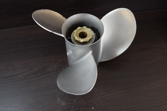 1961 & UP Mercury Vengeance RH Stainless Steel Propeller 16988A45 13.25 x 17