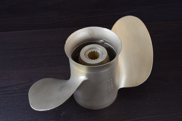Mercury Bronze Propeller 29660A2 13.50 x 17