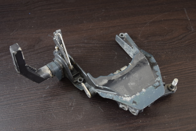 1977-1993 Yamaha Mariner Mounting Bracket 80654M 20 25 28 30 HP 2 Cylinder