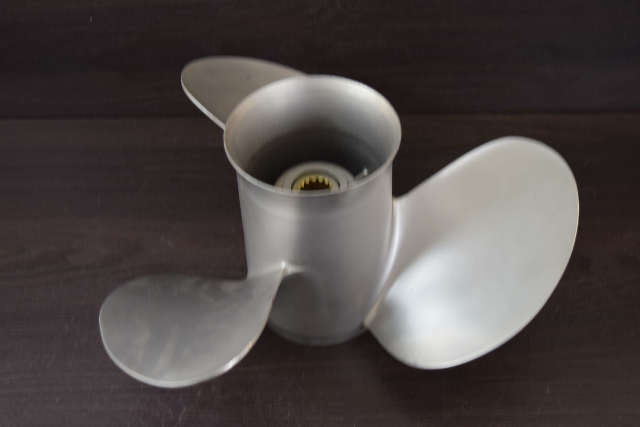 Mercury Stainless Steel Propeller RH 3 Blade 15 Splines 033020 15.25 x 17