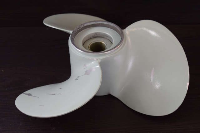 Michigan Wheel Volvo Penta 14 x 17 Propeller 082002-1 RH 3-Blade 17 splines