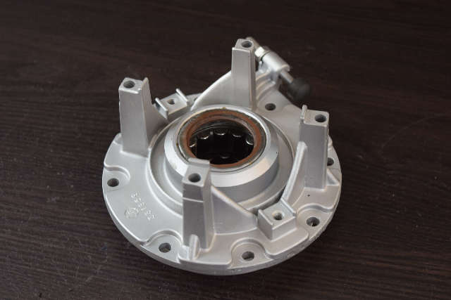FRESHWATER! 1987 Johnson Evinrude Upper Crankcase Head 331858 200 HP