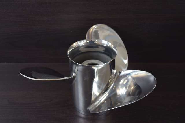 E800313 Stiletto Johnson Evinrude RH STT 14-1/4 x 13 Propeller 90-300 HP