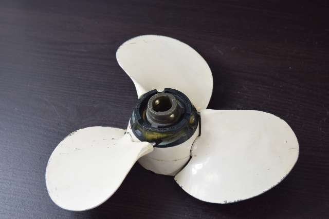 Lesnor Maehr Multi-Pitch 3 blade RH Propeller Stamped: NBM-1T5 9-15 Pitch