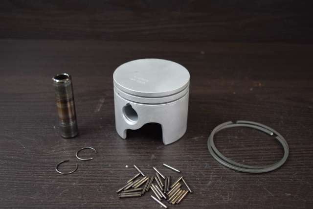 436974 0436974 Johnson Evinrude 1995-01 .030 OS Piston 40 50 60 65 70 HP CLEAN
