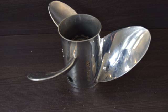 Mercury Quicksilver Laser II Stainless Steel Propeller 16992A40 13 x 22 RH