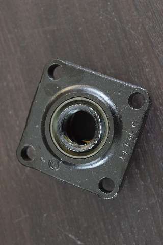 NEW! 1997-2008 Johnson Evinrude Bearing Housing 439476 0439476 75-300 HP