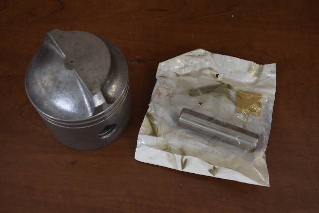New Old Stock! Johnson Evinrude Piston 393924 1983-97 100 150 155 175 185 + HP