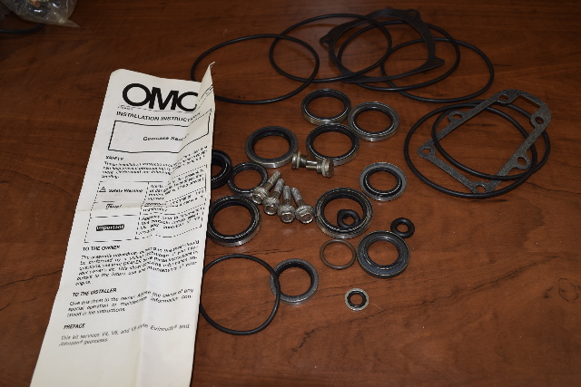 NEW Johnson Evinrude Gear Case Seal Kit 5000411 1998-05 90 100 105 135 150 175+