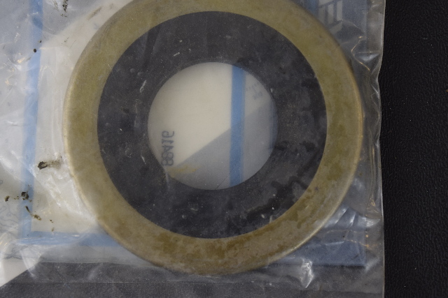NEW MerCruiser Quicksilver Oil Seal 26-88416 1978-2007 Bravo One Bravo Three