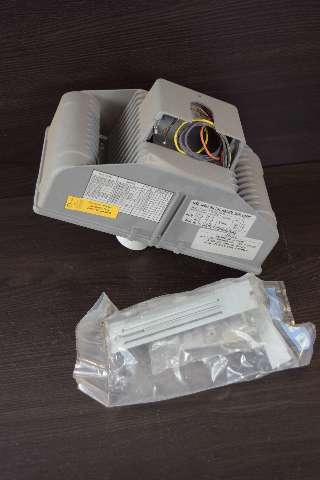 NEW OLD STOCK! GENLYTE HID INDUSTRIAL LUMINAIRES POWER PACK PP400MA-8