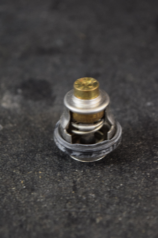 NOS! 1986-10 Suzuki Thermostat 17670-94402 9.9 15 25 30 35 40 50 60 70 HP