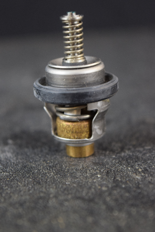 NOS! 1988-2000 Suzuki Thermostat 17670-92D10 8 9.9 25 30 HP