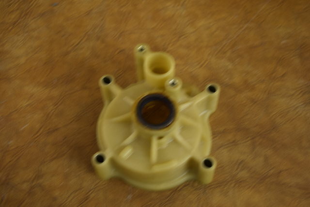 New OMC Johnson Evinrude Water Pump Housing 389657 1979-84 85-235 HP