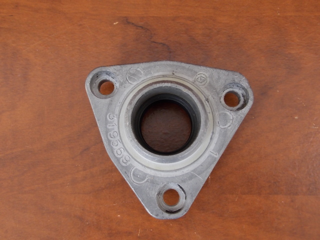 Johnson Evinrude Lower End Cap 1976-1985 20 25 28 30 35 HP 386450 C# 319569