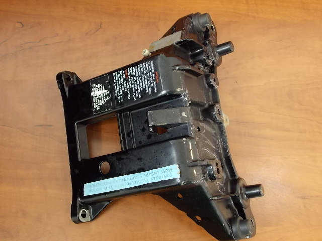 95967T 95967 76133 Mercury 1975-1989 Top Cowl Support Bracket 35 40 HP 2 Cyl