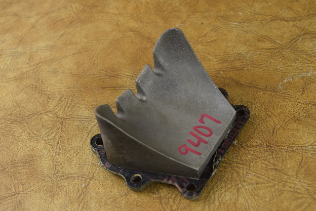 306047 308705 310532 Johnson Evinrude 1968-1998 Bypass Cover 85-140 HP