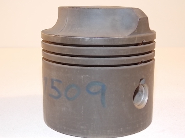 385288 C# 317509 Johnson Evinrude 1972 3-Ring .020 OS Piston 85 100 HP NEW