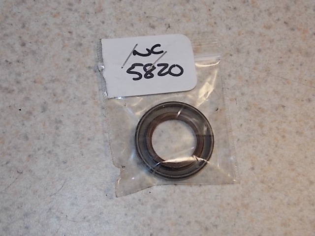 New Johnson Evinrude Oil Seal 321831 1976-2007 4 / 7.5 / 9.9 / 15 HP