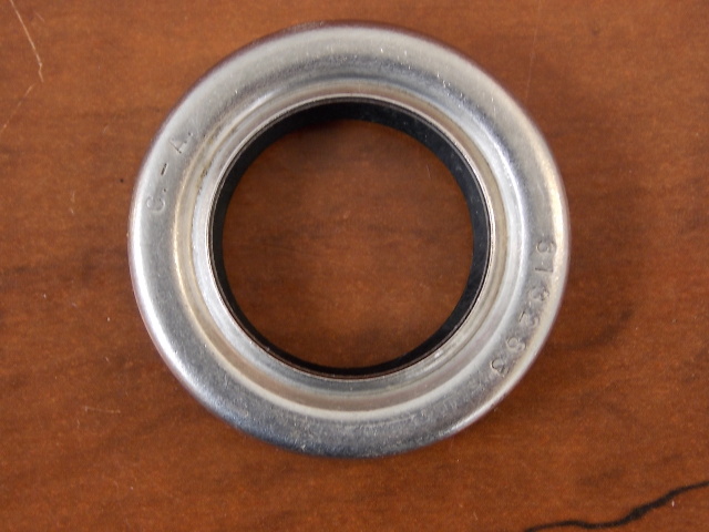 NEW Johnson Evinrude Oil Retainer 313283 1968-1970 30 40 65 85 HP