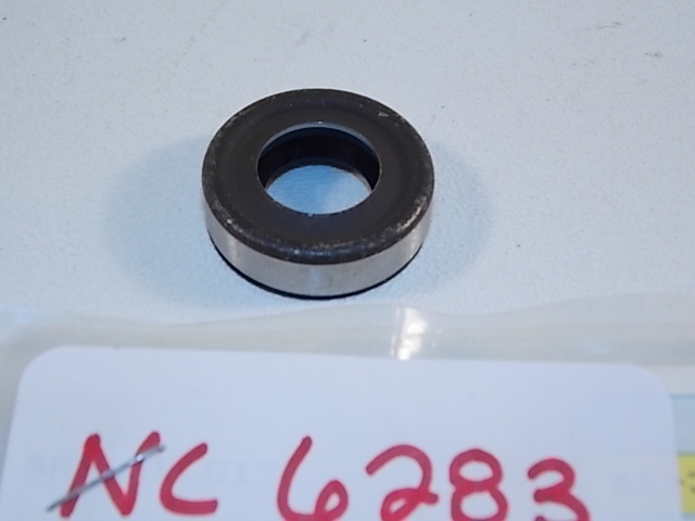 NEW Johnson Evinrude Oil Retainer 313282 1968-1979 6 9 HP