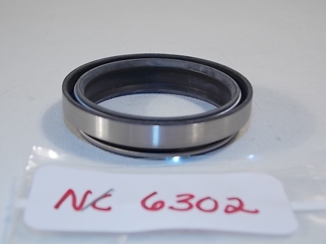 NEW Johnson Evinrude Bearing Carrier Seal 911685 1986-1993