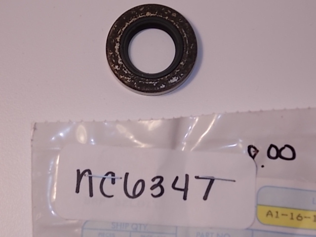 New Johnson Evinrude OMC Oil Retainer Seal 321481
