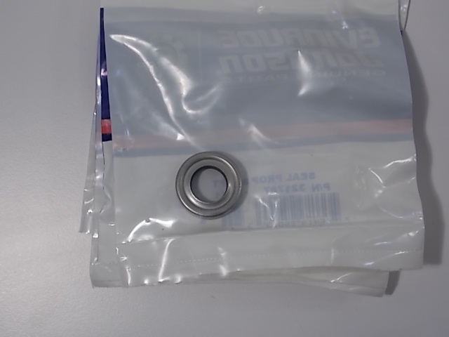New Johnson Evinrude Seal Prop Shaft 321787