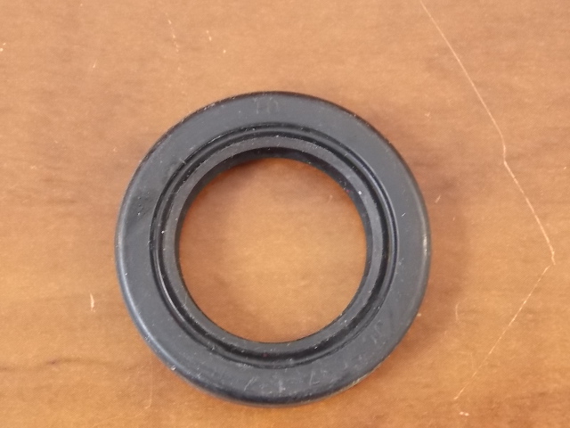 NEW Mercury Crankcase Top Seal 1973-1980 200 HP 26-66300 26-31684 26-56747