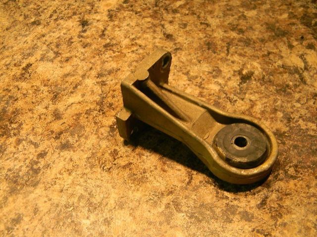 320300 Johnson Evinrude 1975-1979 Front Starboard Support 50 55 HP