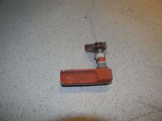 384338 Johnson 1971-1985 Stinger Latch Handle 60 65 70 75 HP 3 Cylinder
