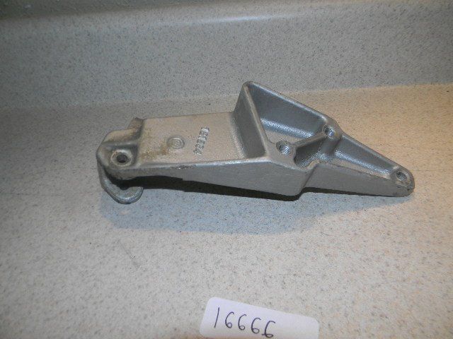 121854 0121854 Johnson Evinrude 1972-1976 Support Bracket 40 HP 3 Cylinder