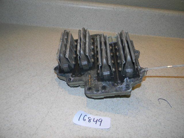 Evinrude Leaf Plate & Base Assembly 378086 377889 1960 75 HP